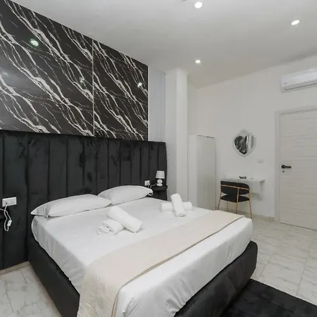 Partenope 4* Neapol