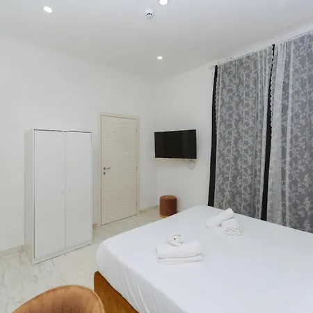 Partenope 4*